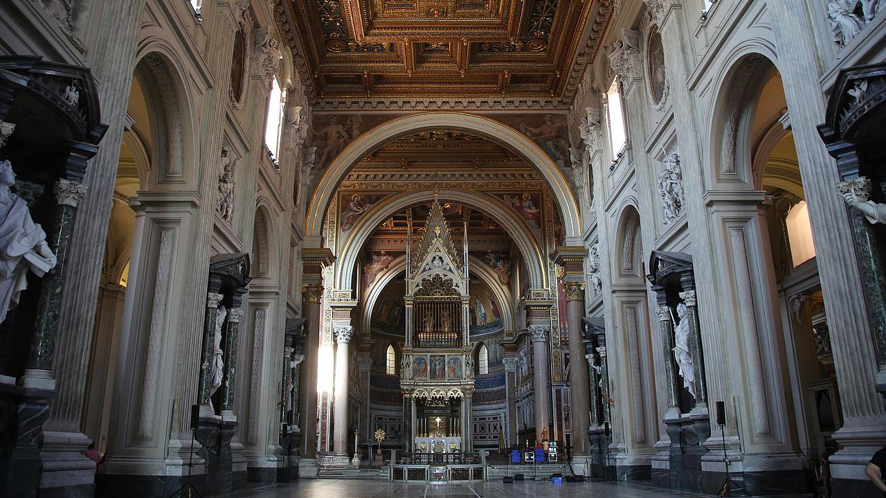 Bei der Pilgerreise nach Rom werden die großen Kirchen – wie hier die Lateranbasilika – besucht.