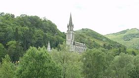 Kirche am Wallfahrtsort Lourdes.